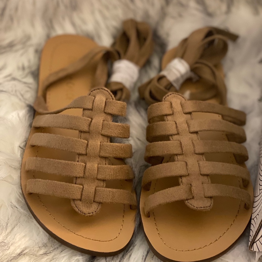 Chase & Chloe women sandals size 6